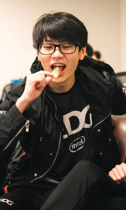 LoL赛程空窗小盘点：LPL各大战队的“颜值担当”