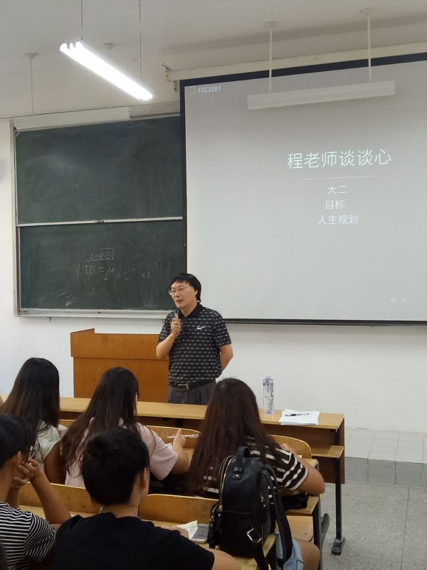 人民网：构建协同育人体系 郑州大学推行班主任工作制