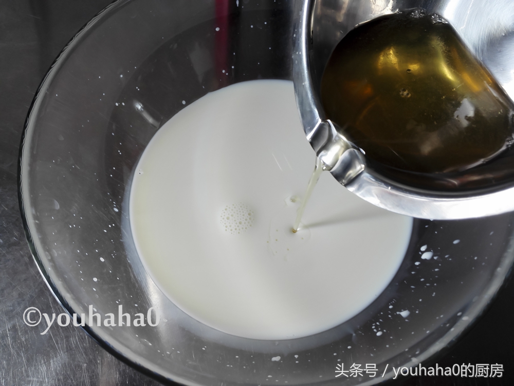 牛奶摇身一变，竟然变成了可以打发的低卡淡奶油，成本差十倍
