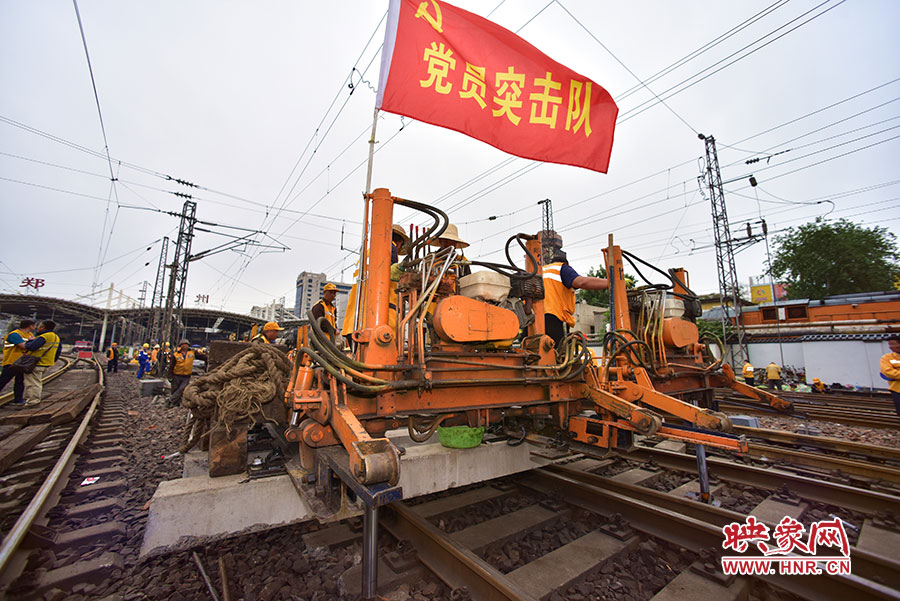 设备再升级郑州车站“咽喉”道岔更新 推促运能提升