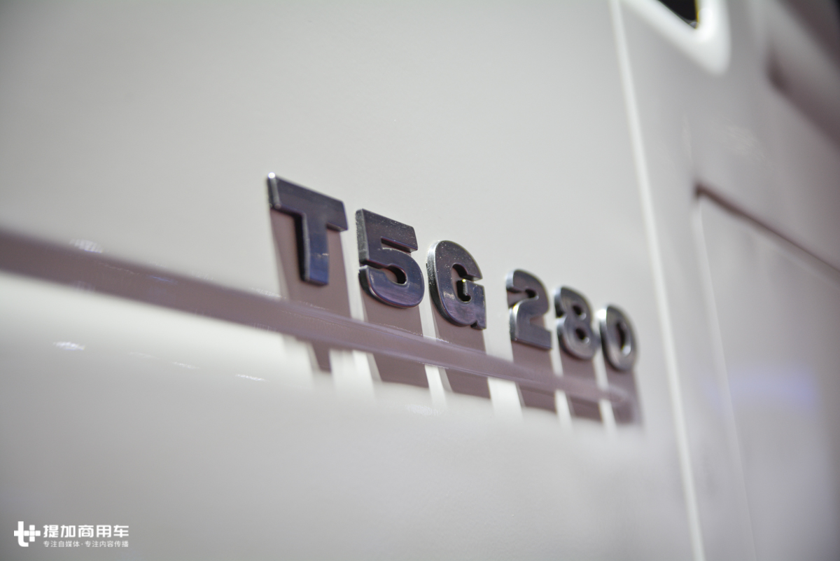 配置这么高？这款重汽9米6单桥载货车售价超过30万