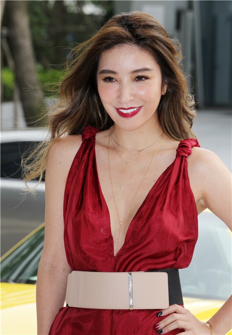 角头2电影完整版结局(狄莺《角头2》扮老大的女人 自夸不用演就很像)