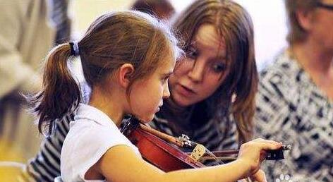 小伙伴们赶紧学乐器，考级证书越来越有用了