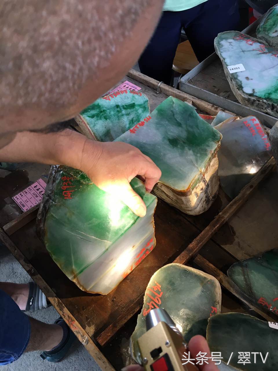 国内翡翠原石公盘时间表(2017平洲首个大型翡翠毛料公盘开盘,上万高货