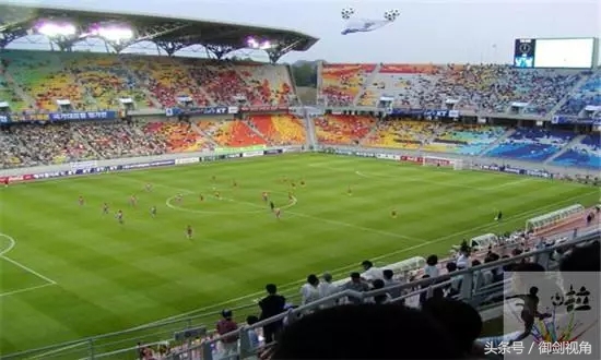 韩中日三国联合举办世界杯(韩国希望中日韩联合申办世界杯 看看韩国部分足球场 我们有差距)