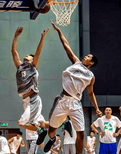 nba有哪些人是回族的(男篮第一混血中锋！黑人爹打过NBA 他14岁1米96扣不了篮)