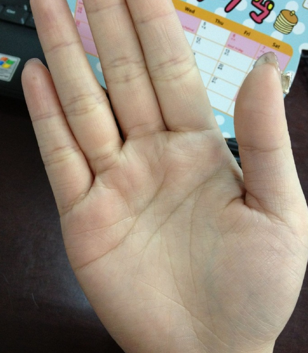 老公非常有钱女人手相 财运线较粗且感情线明朗清晰_达一风水网