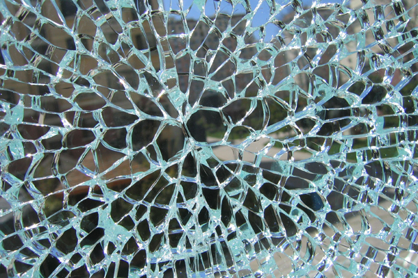 从玻璃自爆伤人事件 看防爆玻璃贴膜能带来什么？