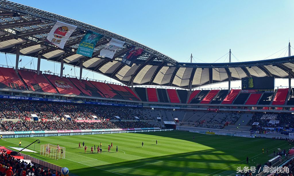图为韩国首尔世界杯球场现阶段,虽然中国大部分的足球场是综合型的,有