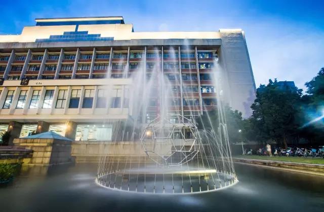 距校庆日不到6小时，看浙大如何霸屏全球！