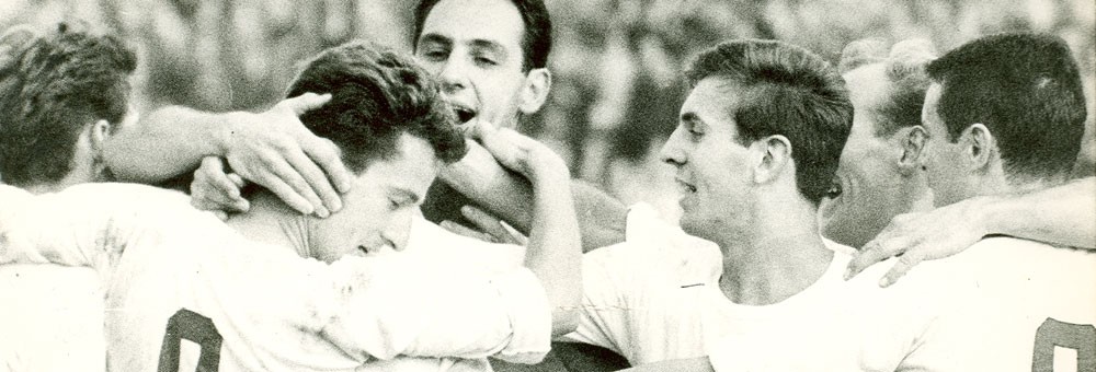 足球比赛开赛前为什么浇水(历史：沙尔克04梦之队的光辉与黑暗(1963-1972))