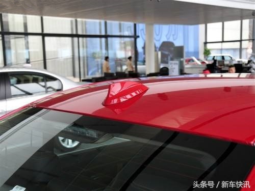 为什么很多车顶上都有一个翘起来的小尾巴，是干什么用的呢？