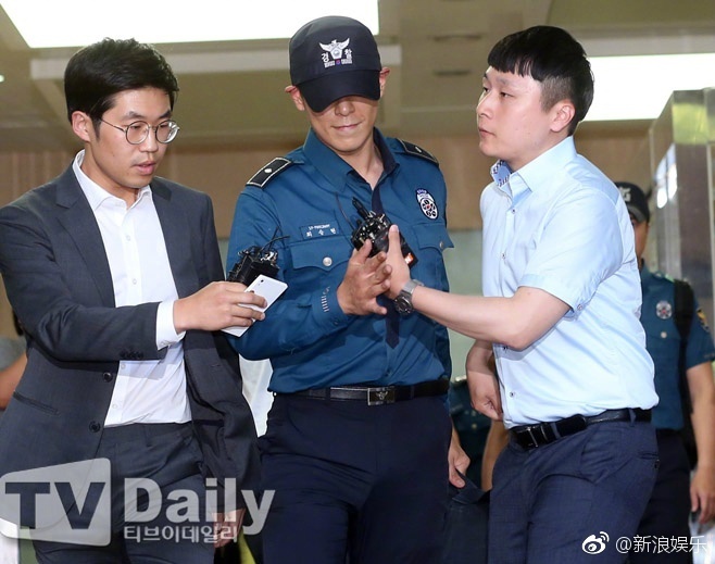 TOP崔胜贤因服用过量药物被送往医院抢救，此前因吸毒被公诉