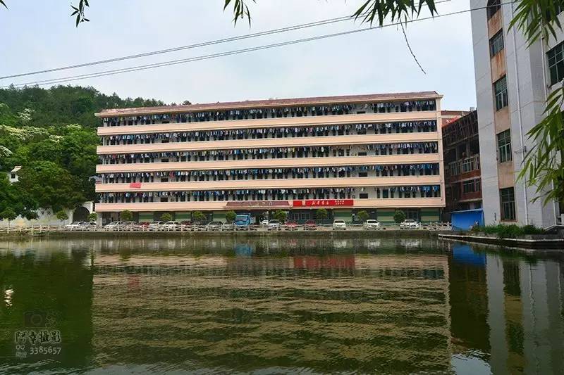 2017高考必胜！为上犹中学的学子们加油！