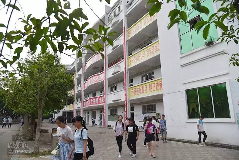 2017高考必胜！为上犹中学的学子们加油！