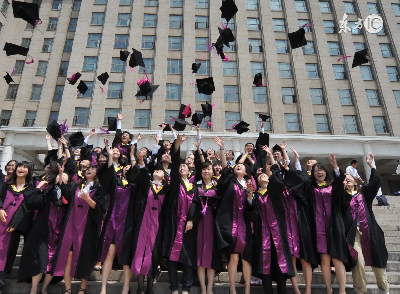 毕业季心机妆 助攻大合影中的你颜值飙升