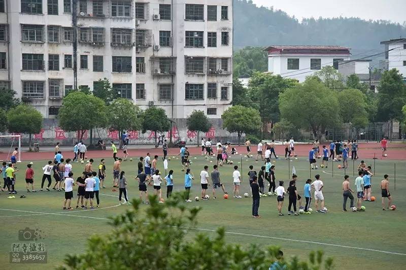 2017高考必胜！为上犹中学的学子们加油！