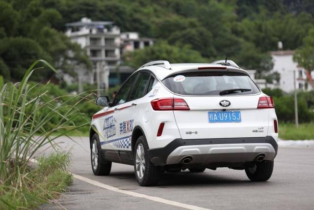 试一汽奔腾X80 不堆积配置的SUV