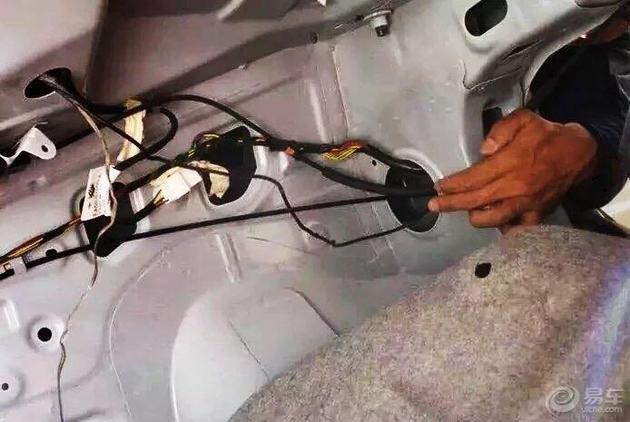 喜欢玩车？看看老司机如何自己自己动手安装倒车影像