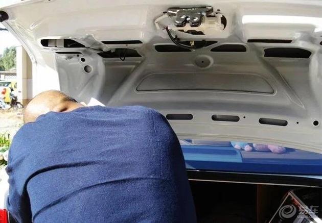 喜欢玩车？看看老司机如何自己自己动手安装倒车影像