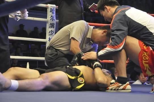 上官鹏飞女友嫁人(散打小将死于黑拳，只留2万存款，父母孤苦无依，负债无法偿还)