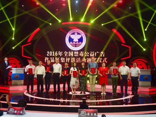 武汉大学获得全国首届大学生禁毒辩论赛冠军