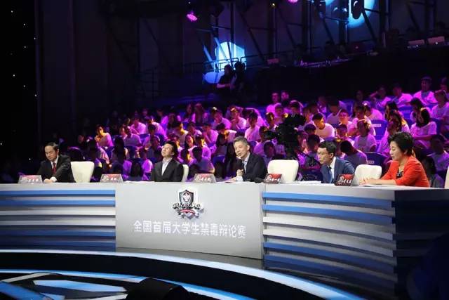 武汉大学获得全国首届大学生禁毒辩论赛冠军