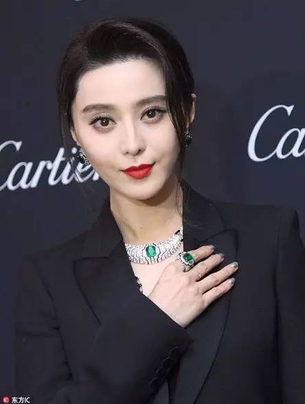 杨紫李小璐被说网红脸都是“MO型唇”惹的祸（唇妆改变脸型？）