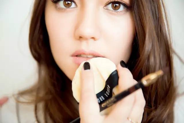 杨紫李小璐被说网红脸都是“MO型唇”惹的祸（唇妆改变脸型？）