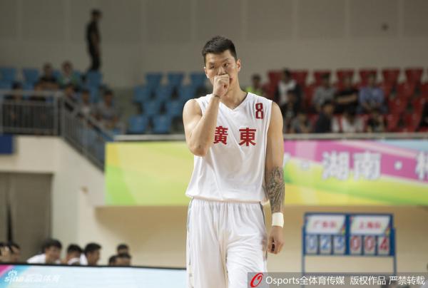 cba为什么要纹身(他是中国男篮第一位纹手臂球员？   看看朱芳雨是怎么做的！)