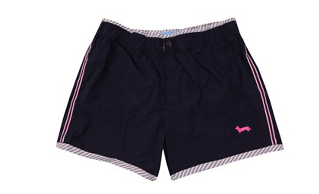 型男的沙滩狂欢，选择泳裤怎么能没有小心机？