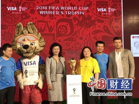 中信visa世界杯卡(中信银行携Visa首发FIFA2018世界杯信用卡 大力神杯现身)