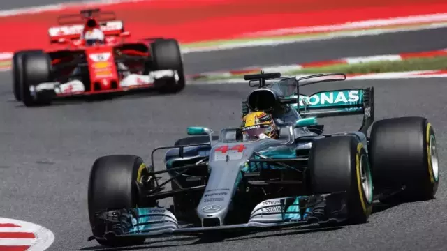 f1直播五星体育(F1阿塞拜疆站直播 看法拉利梅奔谁领风骚！)