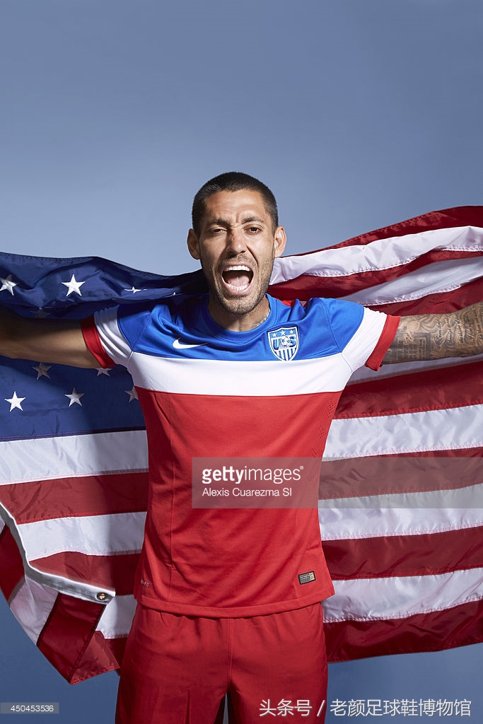 世界杯足球彩绘图案大全(足球于艺术完美结合,完美彩绘,四大鞋星美妻