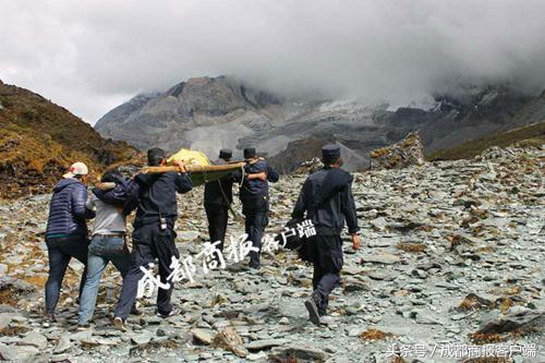 早点新闻│重磅！2017四川高考文理科第一名都是女学霸，深夜受访金句频出