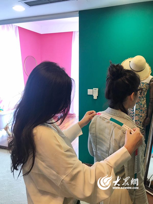 80后青岛小曼创业开“私人定制”服装店 开启寻梦之旅