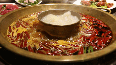 下雨天，吃着火锅唱着歌