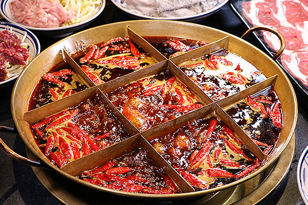 下雨天，吃着火锅唱着歌