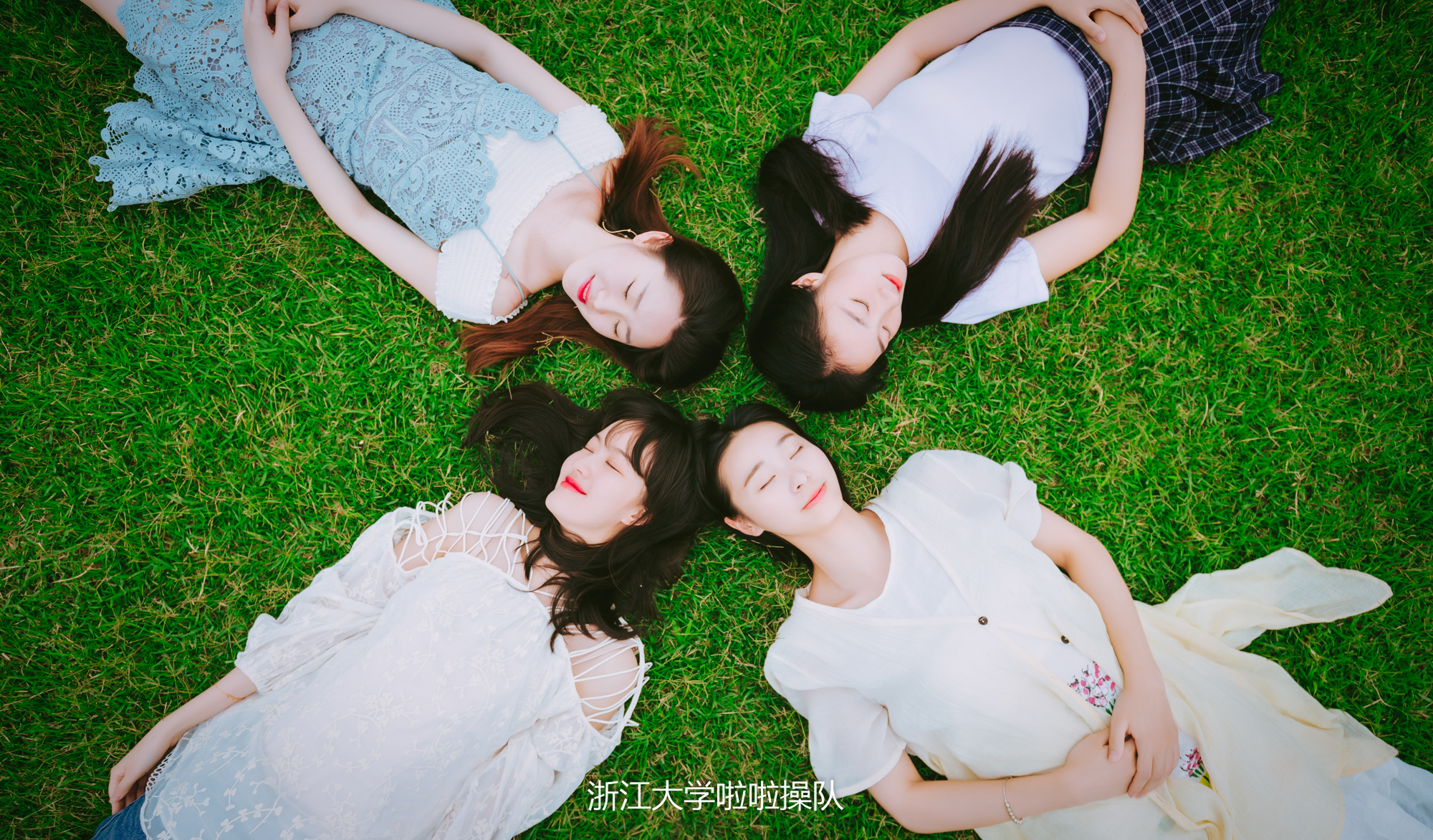 浙大史上颜值最高毕业照爆出，姑娘们原是美女学霸，国内外深造率达75%！