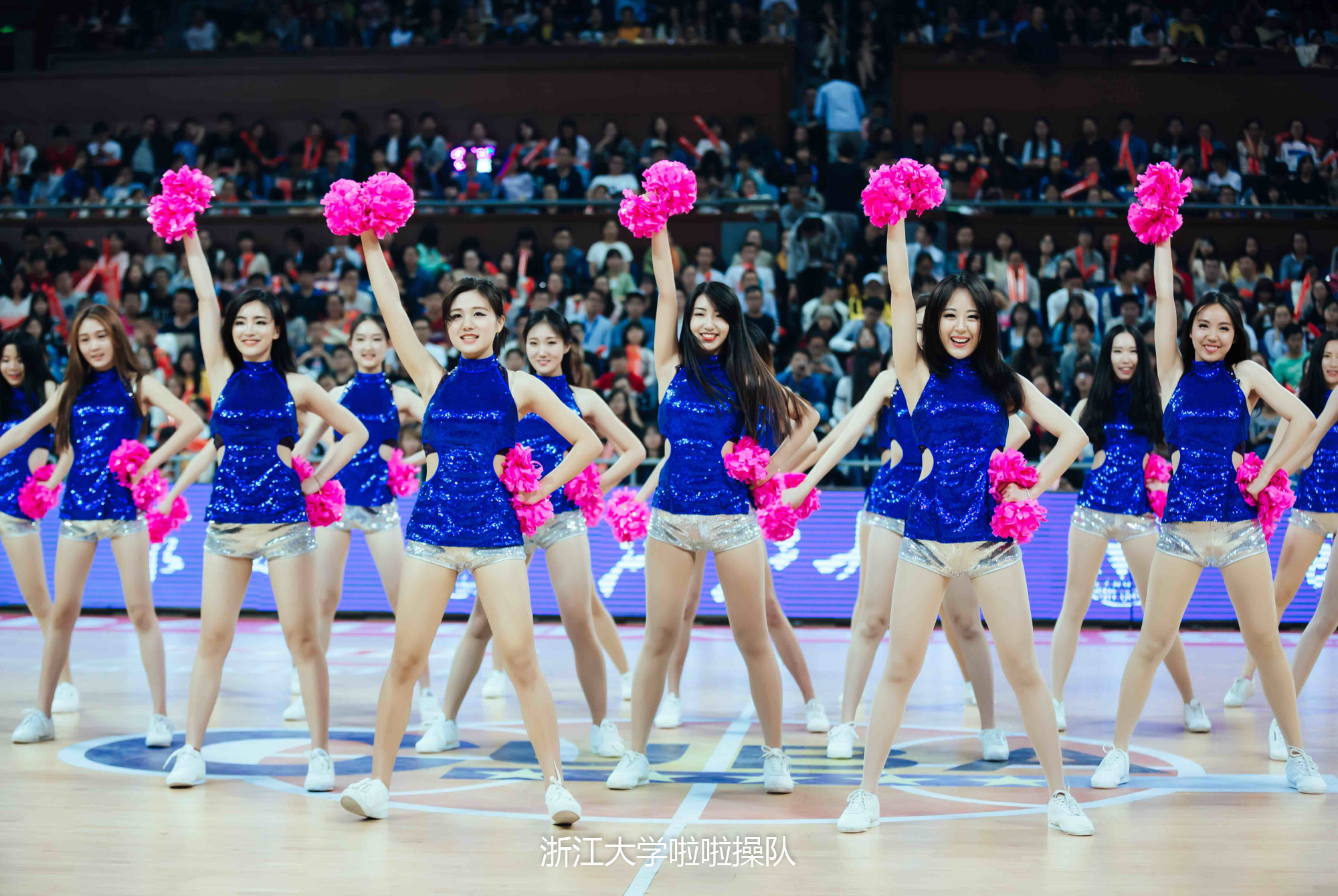 浙大史上颜值最高毕业照爆出，姑娘们原是美女学霸，国内外深造率达75%！