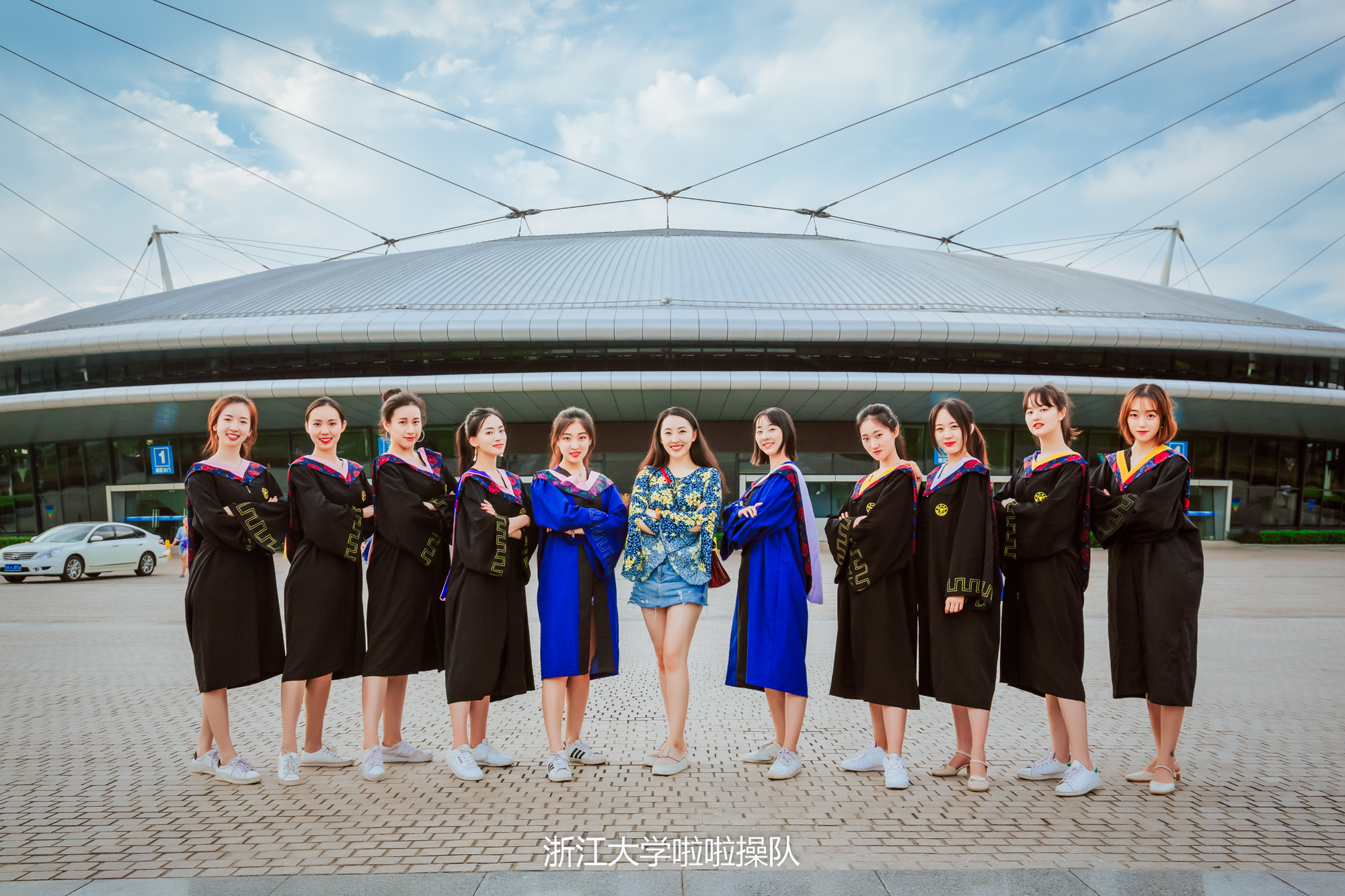 浙大史上颜值最高毕业照爆出，姑娘们原是美女学霸，国内外深造率达75%！