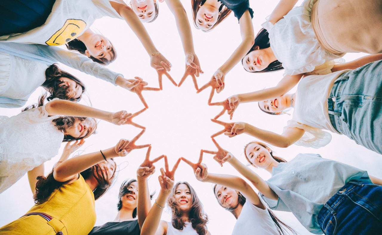 浙大史上颜值最高毕业照爆出，姑娘们原是美女学霸，国内外深造率达75%！