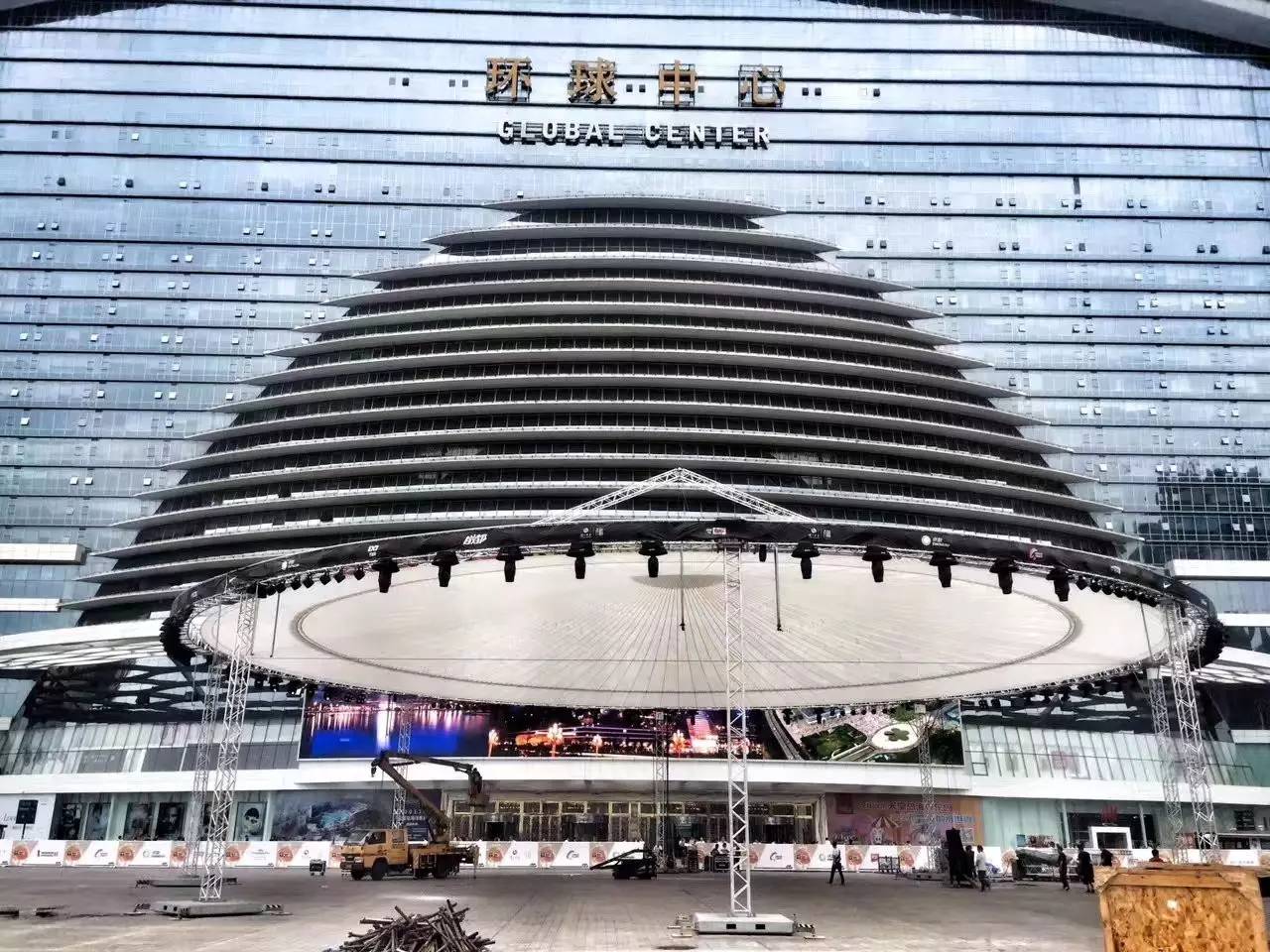 天空世界杯练习视频(成都惊现空中飞人 德国魔力天空助力国际篮联三对三U18世界杯腾空)