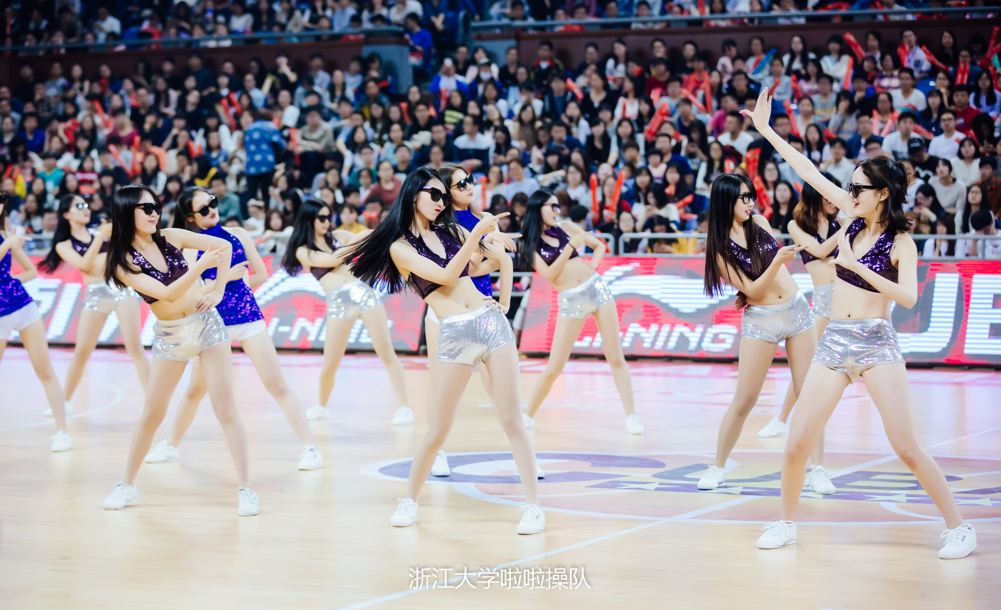 浙大史上颜值最高毕业照爆出，姑娘们原是美女学霸，国内外深造率达75%！