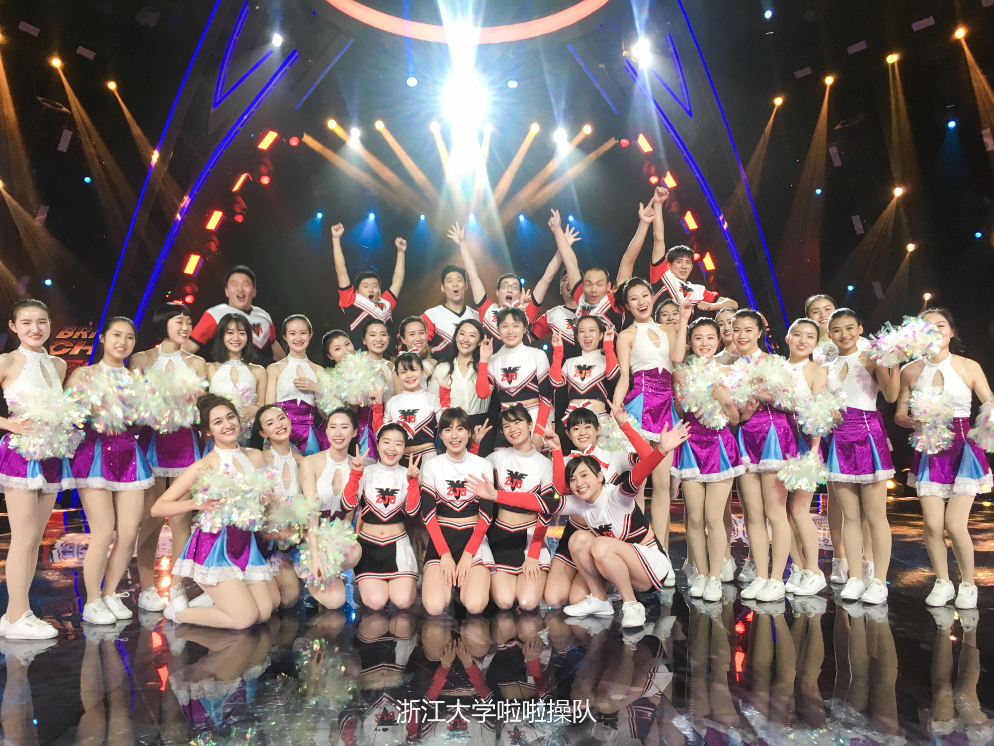 浙大史上颜值最高毕业照爆出，姑娘们原是美女学霸，国内外深造率达75%！