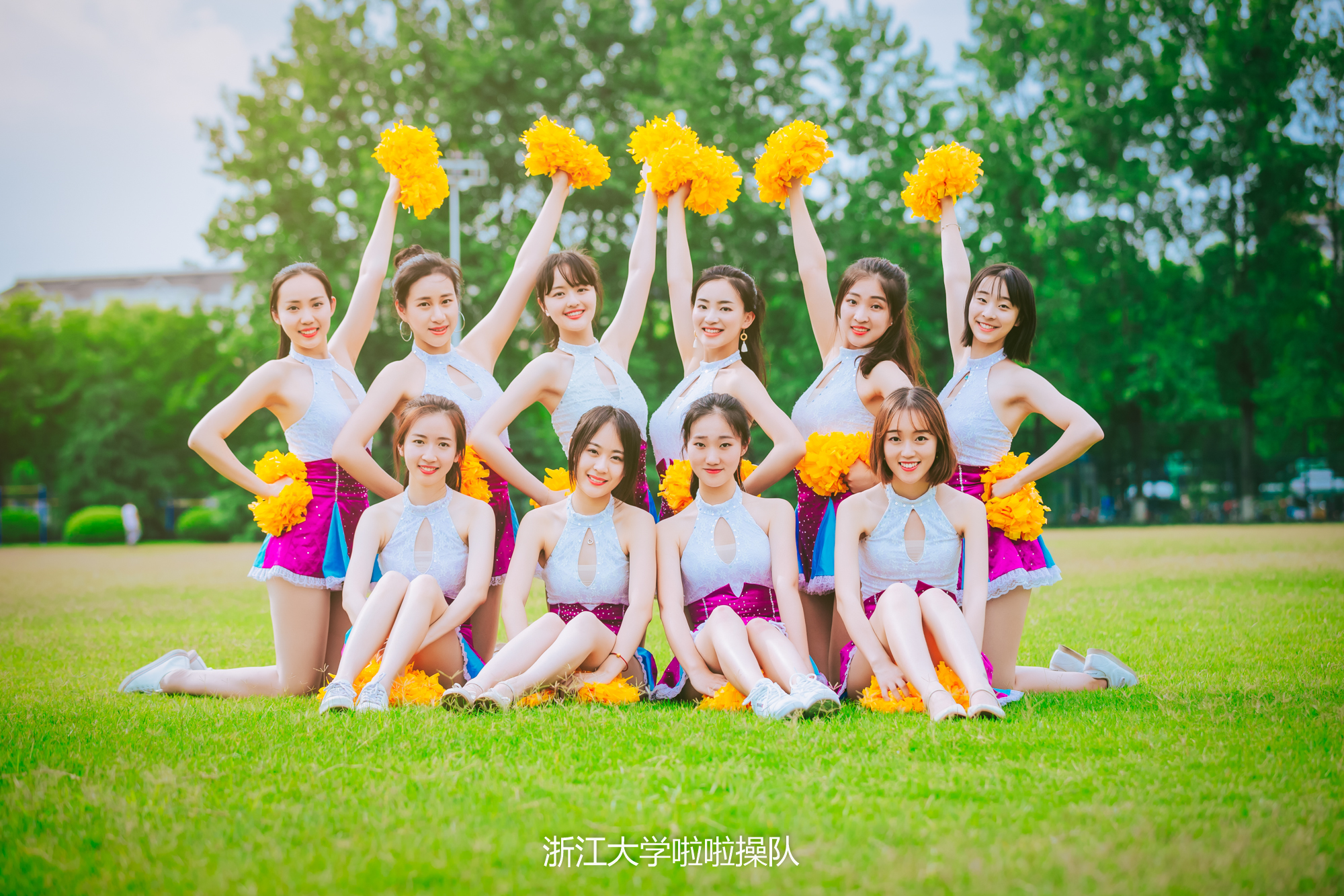 浙大史上颜值最高毕业照爆出，姑娘们原是美女学霸，国内外深造率达75%！