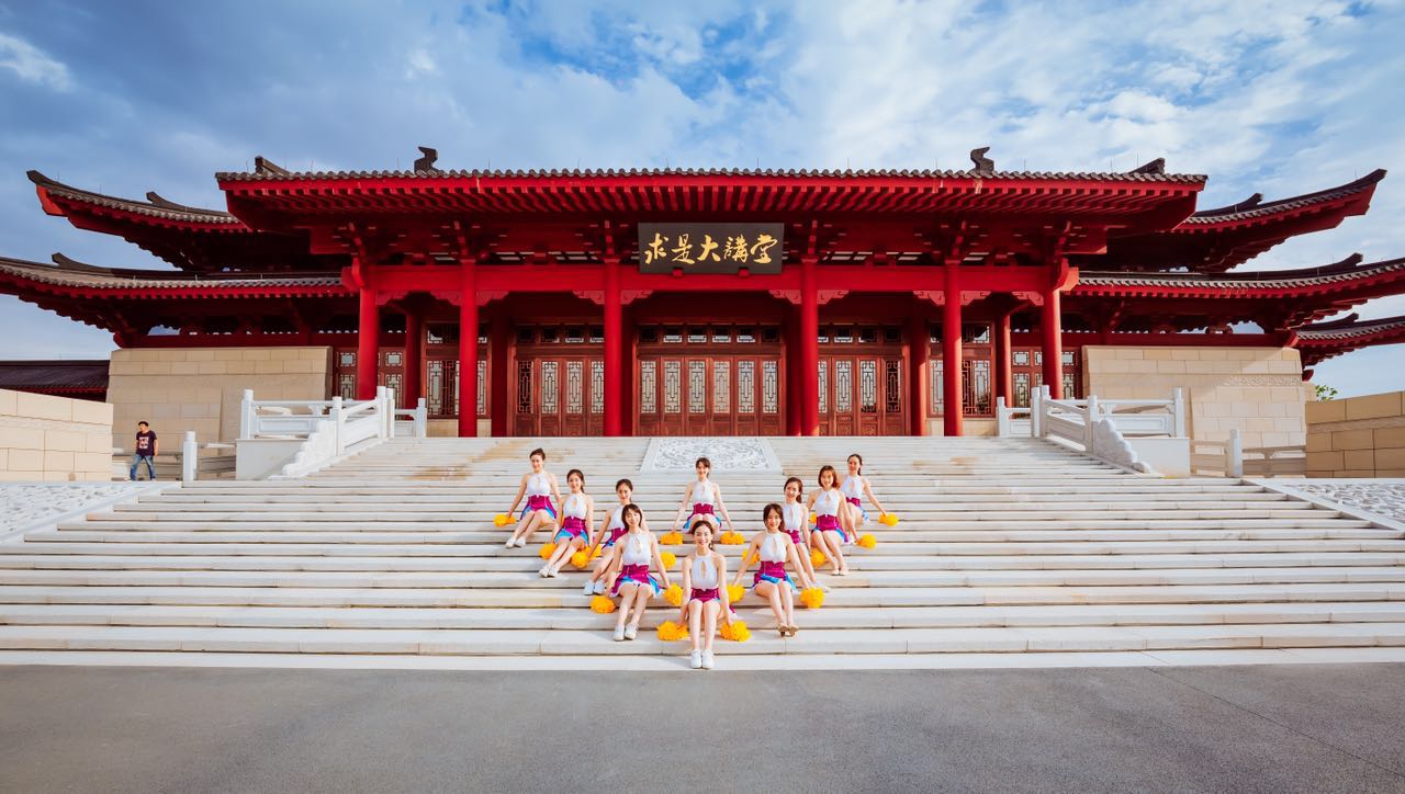 浙大史上颜值最高毕业照爆出，姑娘们原是美女学霸，国内外深造率达75%！