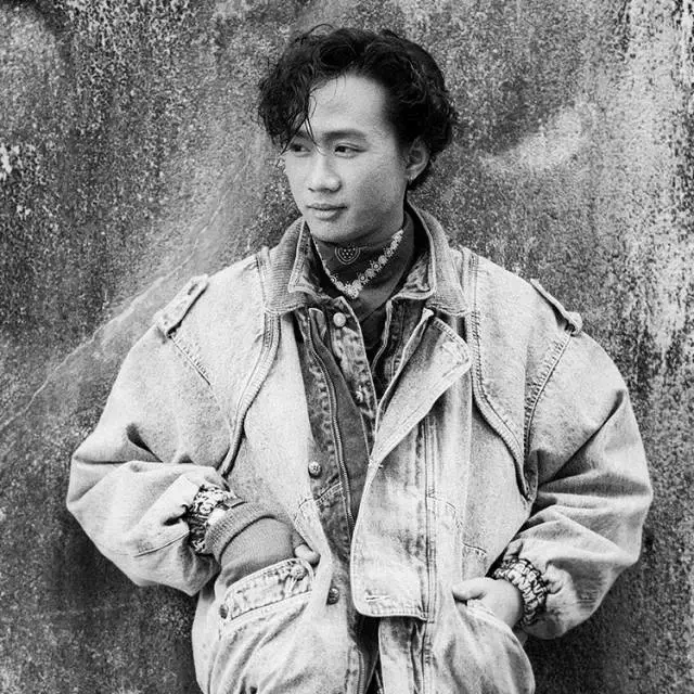 悼念黄家驹逝世24周年！纵有千万光辉岁月，人间再无黄家驹