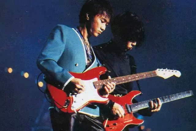 悼念黄家驹逝世24周年！纵有千万光辉岁月，人间再无黄家驹