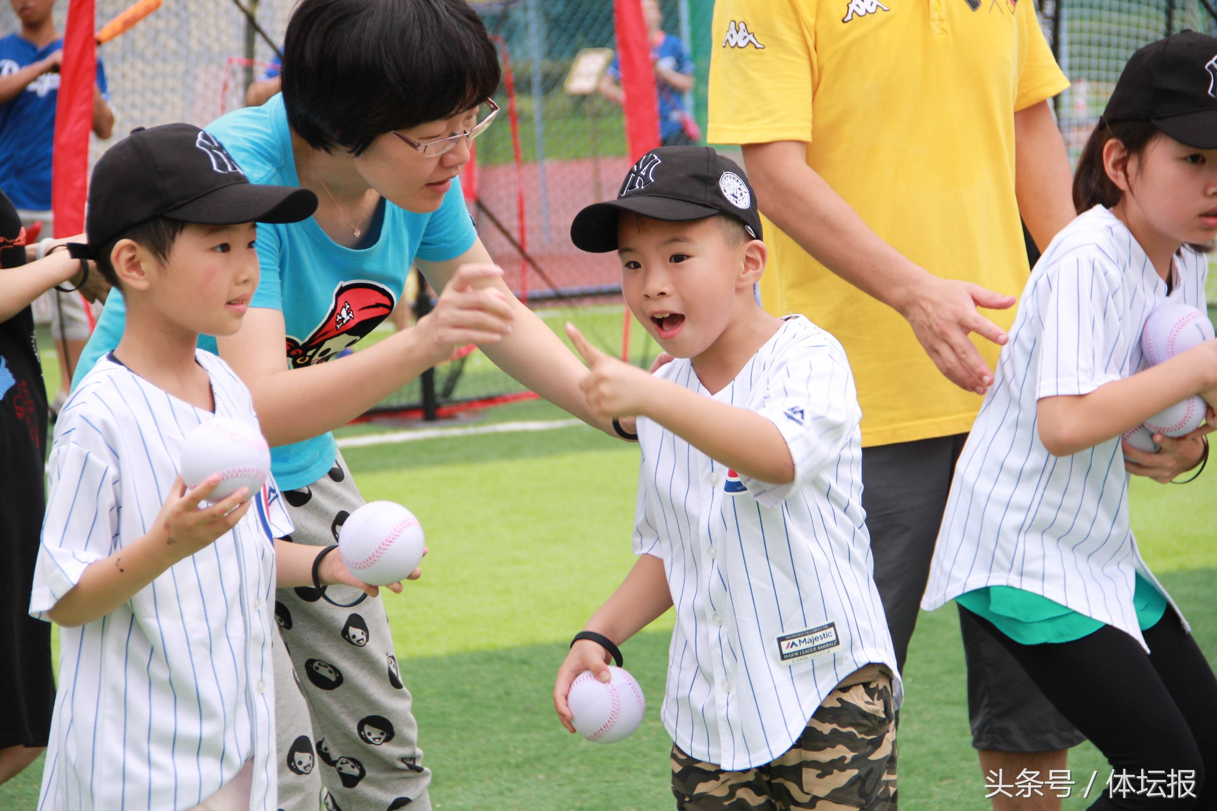 追剧、追星 没有点底子怎么行，黄龙魔方学院棒球带你脑补